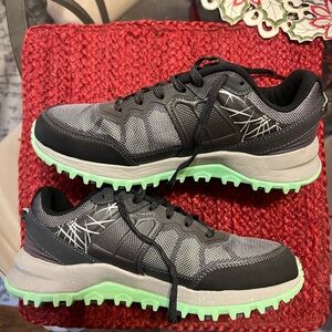 AVIA Women’s Gym Shoes (size 9)